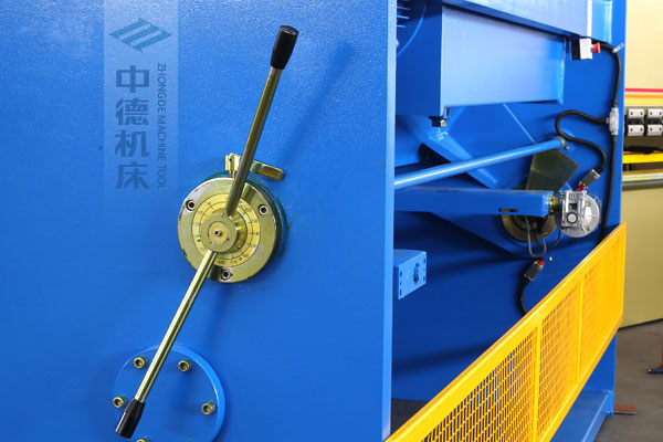 ZDSK-1632剪板機刀片間隙手動調(diào)節(jié)器，刻度清淅，調(diào)節(jié)省力又簡便.jpg