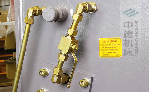 ZDS-432整機(jī)所有液壓管線均采用卡套式接頭，耐高壓，更換便捷.jpg